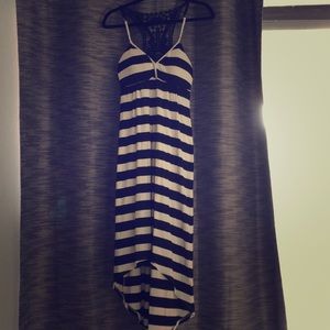 Summer dress with macrame design on back